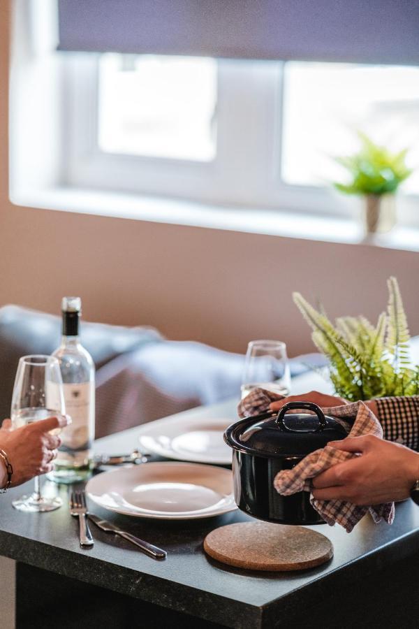 הודרספילד The Venue Serviced Apartments מראה חיצוני תמונה